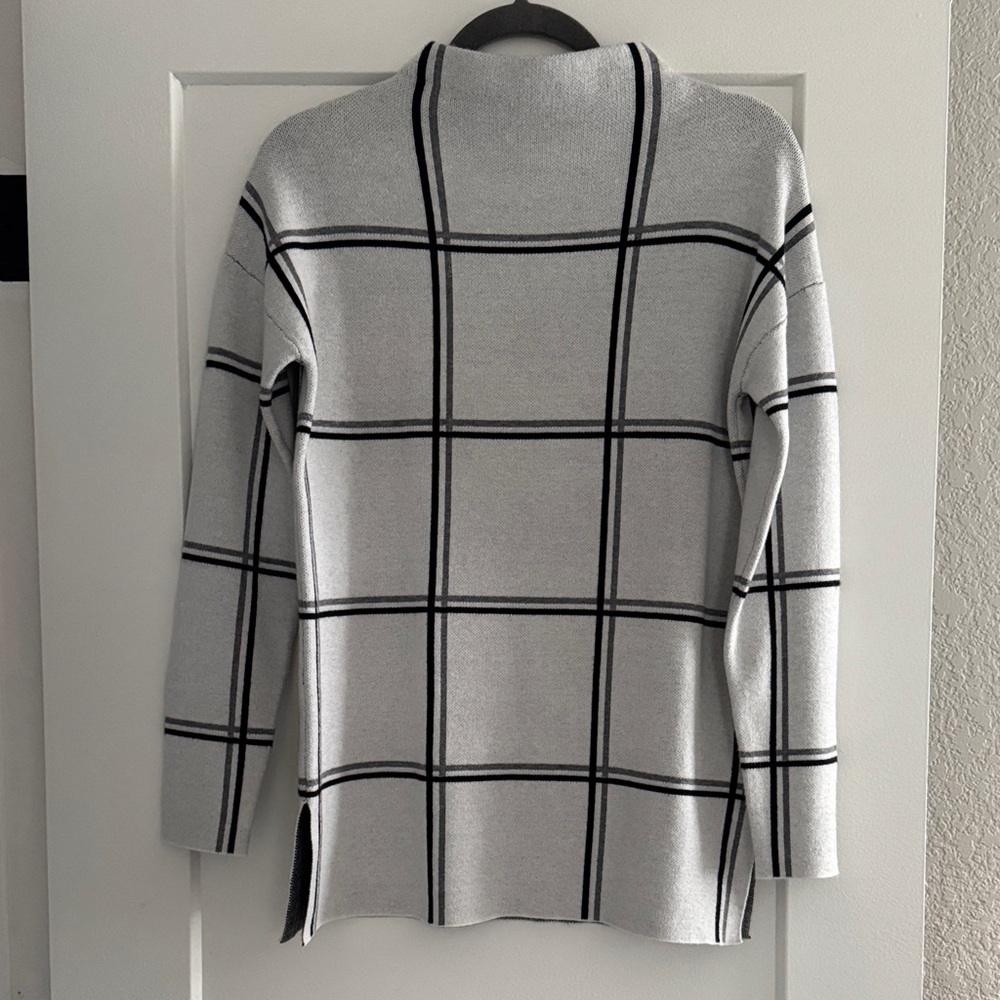 Jones New York Black and Gray Checkered Turtleneck Sweater